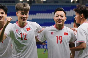 Niềm vui của các tuyển thủ U23 Việt Nam khi vượt qua U23 Kuwait. Ảnh: ĐOÀN NHẬT/VFF