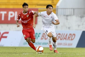 PVF (áo trắng) có nhiều cơ hội đoạt vé dự trận play-off để tìm suất thăng hạng V-League.