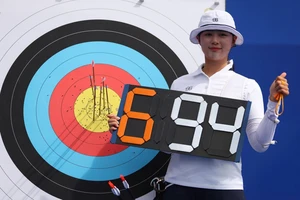 Nữ cung thủ xinh đẹp Lim Si Hyeon của Hàn Quốc quyết tâm giành 3 HCV tại Olympic Paris 2024. ẢNH: GETTY IMAGES 