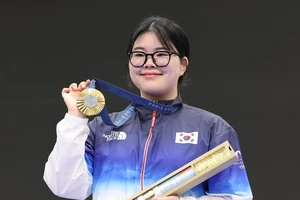 Xạ thủ 19 tuổi Oh Ye-jin của Hàn Quốc giành HC vàng nội dung chung kết 10m súng hơi nữ tại Olympic Paris 2024. 