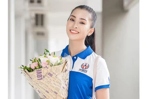 Hoa hậu Tiểu Vy về trường, tham gia buổi học đầu tiên