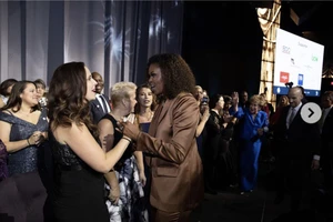 Cựu đệ nhất Phu nhân Mỹ Michelle Obama mặc trang phục thiết kế của Công Trí