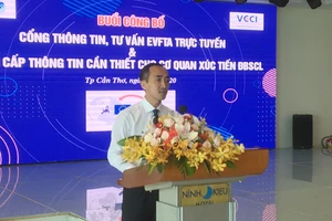 Ông Nguyễn Phương Lam, Giám đốc VCCI Cần Thơ công bố ra mắt cổng thông tin