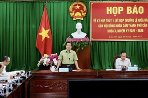 Ông Nguyễn Thành Đông, Phó Chủ tịch HĐND TP Cần Thơ phát biểu tại buổi họp báo