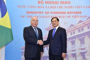 Bộ trưởng Ngoại giao Bùi Thanh Sơn tiếp Bộ trưởng Ngoại giao Brazil Mauro Vieira thăm Việt Nam