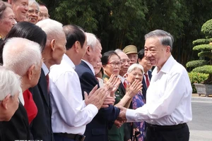 Tổng Bí thư, Chủ tịch nước Tô Lâm gặp mặt cán bộ từng phục vụ Bác Hồ tại Phủ Chủ tịch