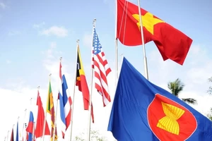 Việt Nam tích cực đóng góp vào nỗ lực chung thúc đẩy ASEAN kết nối và tự cường