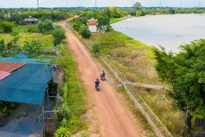 Địa phận xã Trung An, huyện Củ Chi, TPHCM nằm ngay bờ sông Sài Gòn rất lợi thế cho các dự án đầu tư. Ảnh: HOÀNG HÙNG