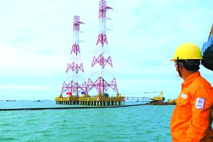 Sắp hoàn thành công trình đường dây điện 220kV vượt biển dài nhất Đông Nam Á
