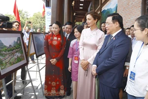 Chủ tịch Quốc hội Vương Đình Huệ dự Lễ kỷ niệm 50 năm Công ước bảo vệ di sản văn hóa và thiên nhiên thế giới tại Ninh Bình. Ảnh: TTXVN