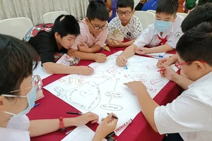 Học sinh lớp 6, Trường THPT Lương Thế Vinh (quận 1, TPHCM) tham gia hoạt động tìm hiểu Chương trình Giáo dục phổ thông 2018