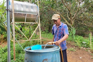 Hộ anh Vy Văn Tuyến sử dụng nước sạch của Công trình cấp nước sinh hoạt tập trung tại thôn Ia Muung