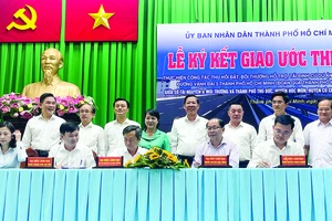 Chủ tịch UBND TPHCM Phan Văn Mãi chứng kiến lễ kết kết