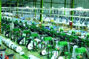 Dây chuyển sản xuất sản phẩm nhựa sinh học tại nhà máy thuộc Tập đoàn An Phát Holdings