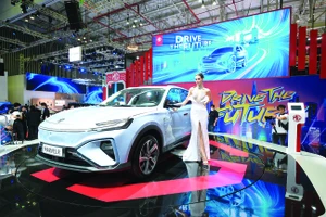 Triển lãm Ô tô Việt Nam 2022: Các hãng xe đã 'vượt qua thách thức' để 'kiến tạo tương lai'