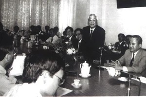 Thủ tướng Võ Văn Kiệt gặp gỡ các đại biểu Việt kiều nhân kỷ niệm 18 năm Ngày giải phóng miền Nam 30-4-1993
