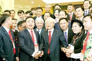 Tổng Bí thư Nguyễn Phú Trọng với các đại biểu tại buổi gặp mặt. Ảnh: VIẾT CHUNG
