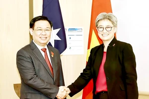 Chủ tịch Quốc hội Vương Đình Huệ tiếp Bộ trưởng Bộ Ngoại giao Australia Penny Wong