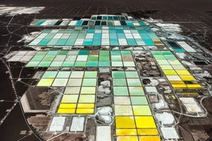 Khai thác lithium trên cánh đồng muối Salar de Atacama, miền Bắc Chile