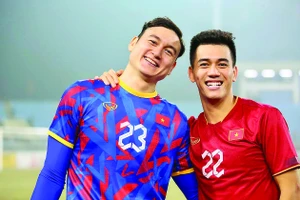 Tiến Linh và Văn Lâm - hai gương mặt sáng nhất của đội tuyển Việt Nam đến nay. Ảnh: THANH QUỐC 