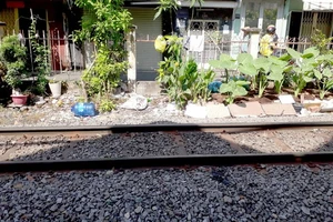 Tràn lan vi phạm an toàn hành lang đường sắt 