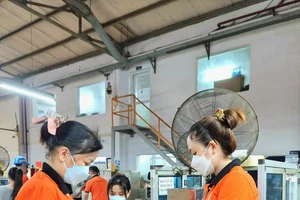 Công nhân Công ty TNHH Earth Corporation Việt Nam có đơn hàng sản xuất ổn định đến cuối năm 2023