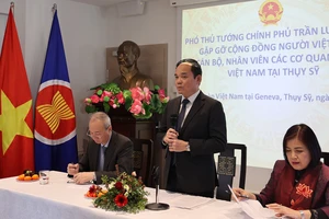 Phó Thủ tướng Trần Lưu Quang phát biểu tại trụ sở Phái đoàn thường trực Việt Nam tại Geneva (Thụy Sĩ) nhân dịp tham dự Phiên họp cấp cao khóa họp lần thứ 52 Hội đồng Nhân quyền Liên hiệp quốc. Ảnh: TTXVN