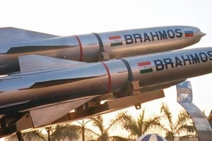 Ấn Độ phóng thử thành công tên lửa siêu thanh BrahMos