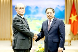 Thủ tướng Phạm Minh Chính tiếp ông Akiba Takeo, Tổng Thư ký Ban An ninh quốc gia Nhật Bản. Ảnh: VIẾT CHUNG
