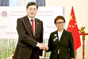 Ngoại trưởng Indonesia Retno Marsud tiếp Ngoại trưởng Trung Quốc Tần Cương tại Jakarta
