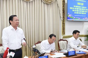 Chủ tịch UBND TPHCM Phan Văn Mãi phát biểu tại phiên họp về tình hình kinh tế - xã hội quý 1 và nhiệm vụ, giải pháp quý 2 năm 2023. Ảnh: VIỆT DŨNG