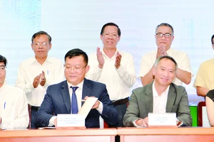 Chủ tịch UBND TPHCM Phan Văn Mãi và lãnh đạo TP Thủ Đức dự hội nghị kết nối ngân hàng - doanh nghiệp năm 2023. Ảnh: CAO THĂNG