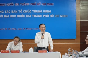 Phó Bí thư Thành ủy TPHCM Nguyễn Văn Hiếu tại buổi làm việc. Ảnh: HOÀI CHUNG