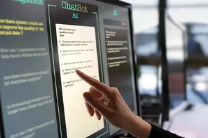 Nhiều công ty hướng tới việc sử dụng chatbot AI trong công việc, thay thế con người