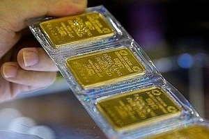 Giá vàng SJC cao hơn giá vàng thế giới gần 12 triệu đồng/lượng