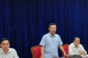 Ban Tuyên giáo Tỉnh ủy phối hợp với Sở TT-TT và người phát ngôn UBND tỉnh Cà Mau họp báo cung cấp thông tin