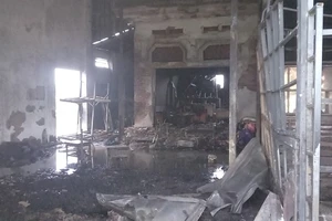 Cháy nhà và kho chứa vải làm 3 người trong gia đình ở Bắc Giang tử vong