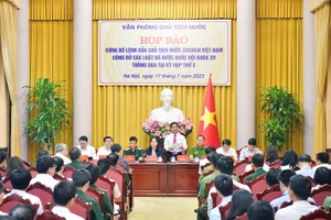 Phó Chủ nhiệm Văn phòng Chủ tịch nước Phạm Thanh Hà công bố các lệnh về việc công bố luật