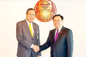 Chủ tịch Quốc hội Vương Đình Huệ hội đàm với Chủ tịch Thượng viện Thái Lan Pornpetch Wichitcholchai. Ảnh: TTXVN
