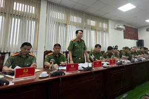 Lãnh đạo Công an TPHCM trả lời câu hỏi phóng viên tại buổi họp báo 