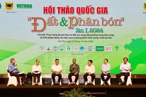 Các nhà khoa học tham dự diễn đàn tại hội thảo