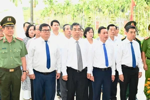 Lãnh đạo TPHCM dâng hương, dâng hoa Kỷ niệm 84 năm Ngày Nam Kỳ khởi nghĩa