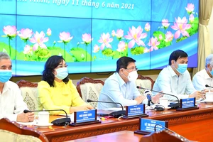 Chủ tịch UBND TPHCM Nguyễn Thành Phong phát biểu tại phiên họp. Ảnh: VIỆT DŨNG