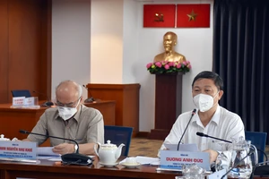 Trưởng Ban Tuyên giáo Thành ủy TPHCM Phan Nguyễn Như Khuê và Phó Chủ tịch UBND TPHCM Dương Anh Đức tại điểm cầu Trung tâm báo chí TPHCM