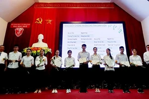 Trao học bổng VietSeeds cho 20 tân sinh viên