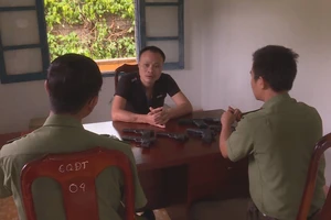 Đối tượng Nguyễn Minh Chiến đã trộm 9 khẩu súng trong kho vũ khí Công an huyện Krông Bông mang đi bán, lấy tiền tiêu xài
