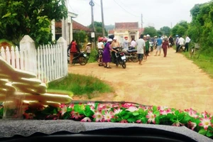 Vụ chặn xe rước dâu đòi tiền làm đường: Trưởng thôn không chịu xin lỗi