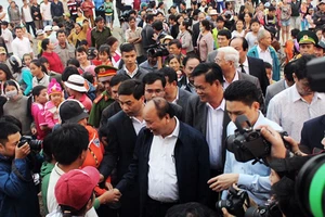 Thủ tướng Nguyễn Xuân Phúc thăm, tặng quà Tết cho người nghèo ở Phú Yên