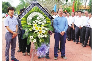 Dâng hương tưởng niệm các nạn nhân vụ thảm sát Bình An 