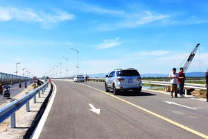 Chính thức thông xe cầu dài nhất trên quốc lộ 1 - miền Trung